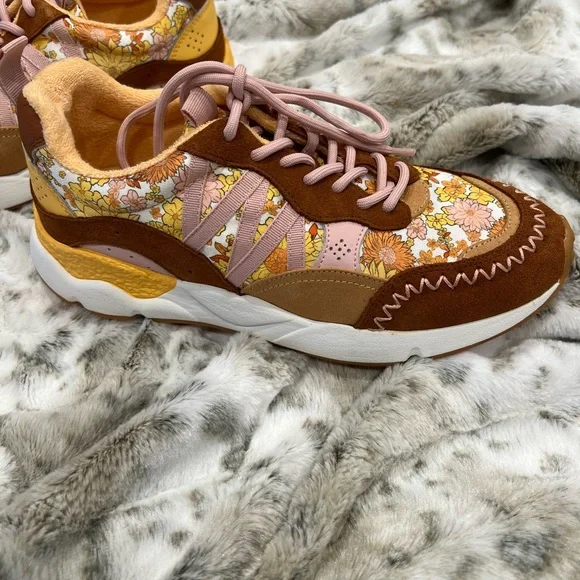 NWT Chelsea and Violet Lola Sneakers (Yellow Muliticolored) - Picture 2 of 7